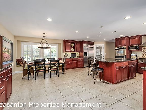 5th image of 609 Stevens Ct