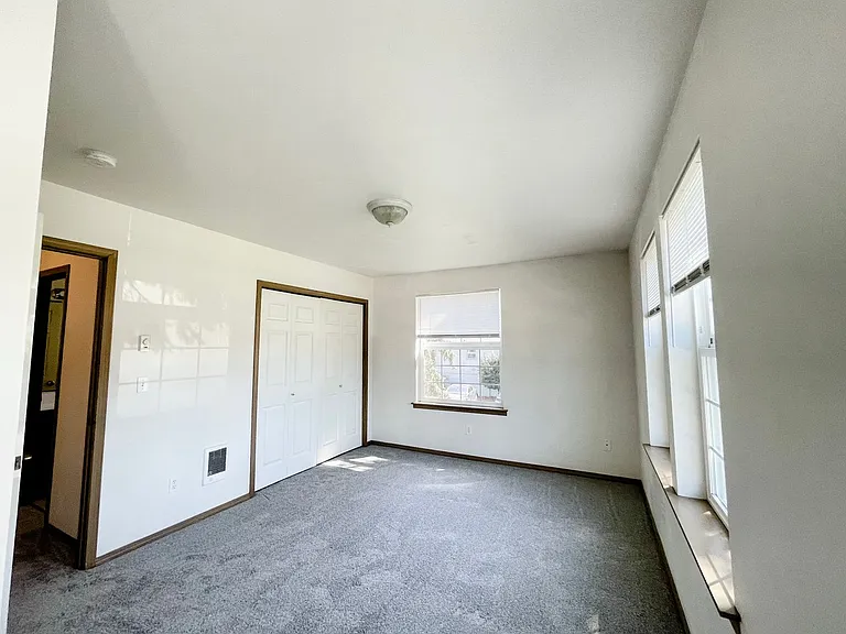 1427 Virginia Ave — Photo 14