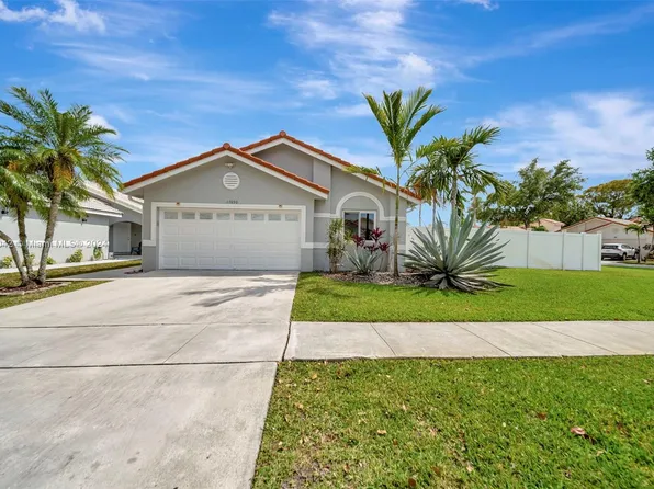17690 SW 4th Ct, Pembroke Pines, FL 33029
