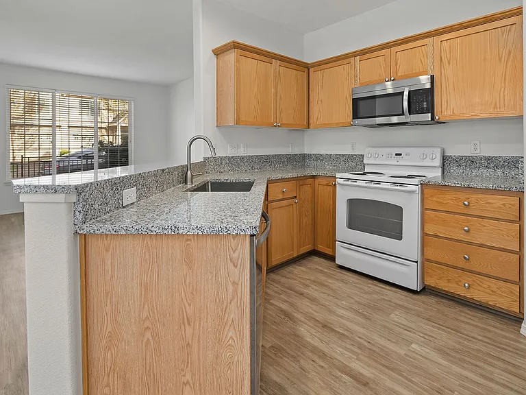 1611 SW San Mateo Ter — Photo 13