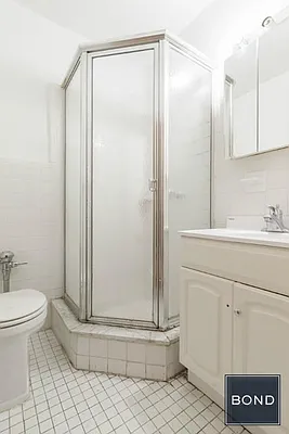 Rented by Bond New York | media 25