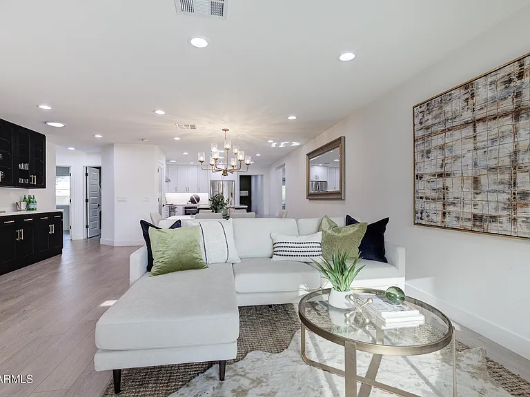 4235 N 35th Way — Photo 7