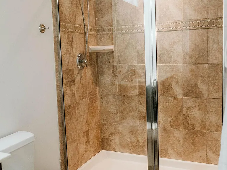 Ensuite Full bath shower