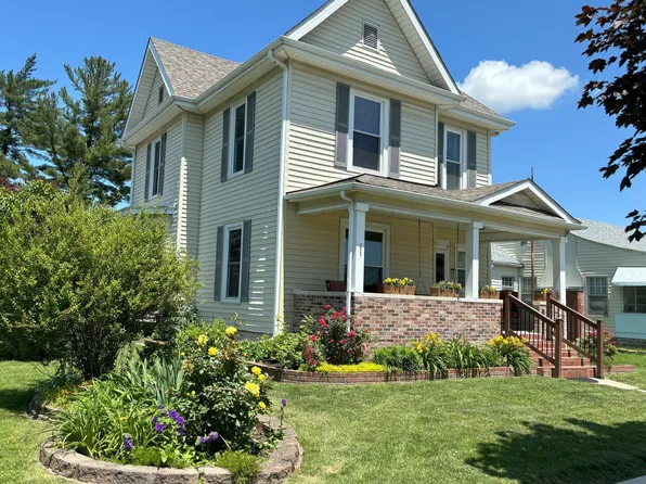 921 W Brook St, Mitchell, IN 47446