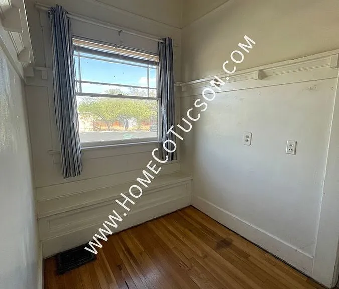 222 E 4th St — Photo 6