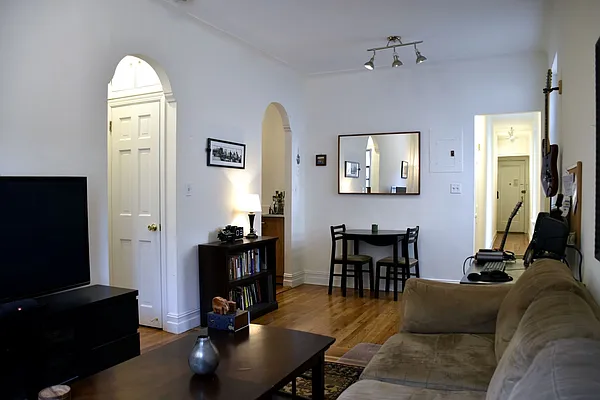 Rented by Compass | media 12