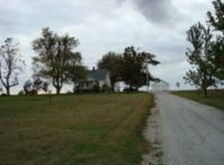 6879 N Kenney Rd, Warrensburg, IL 62573