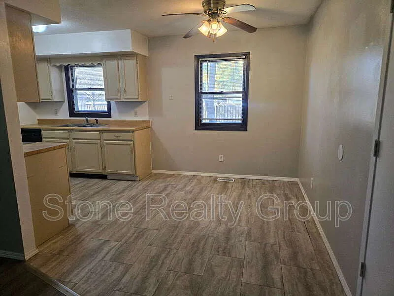2 bed, 1.5 bath, $1,050 — Photo 3