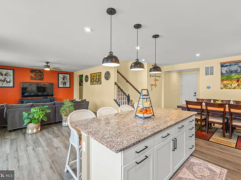 124 Lenore Ln — Photo 6