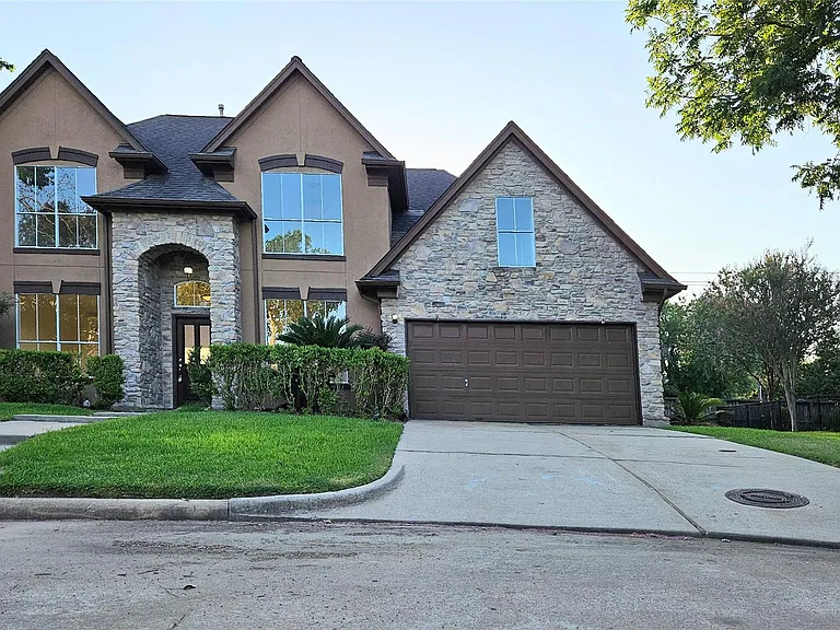 2202 Cherry Hill Ct — Photo 1