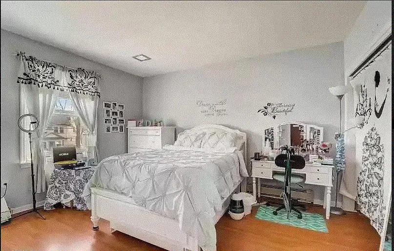 4 bed, 2500 sqft, $3,000 — Photo 2
