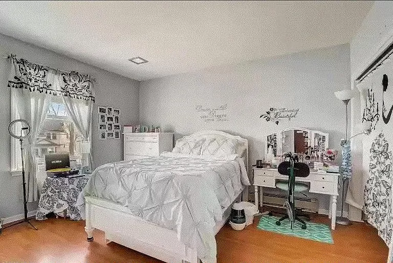505 Linden Ave — Photo 2