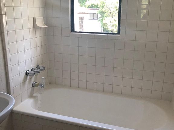 5th image of 1929 Whitley Ave APT 509