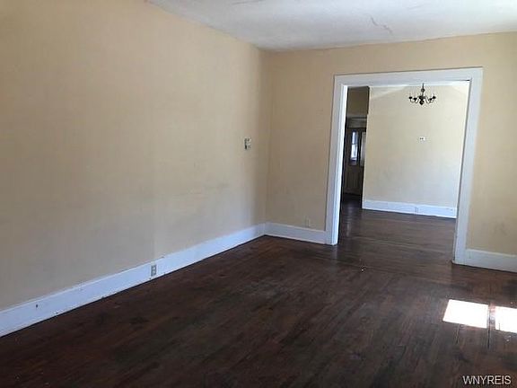 3rd image of 111 Buffalo St