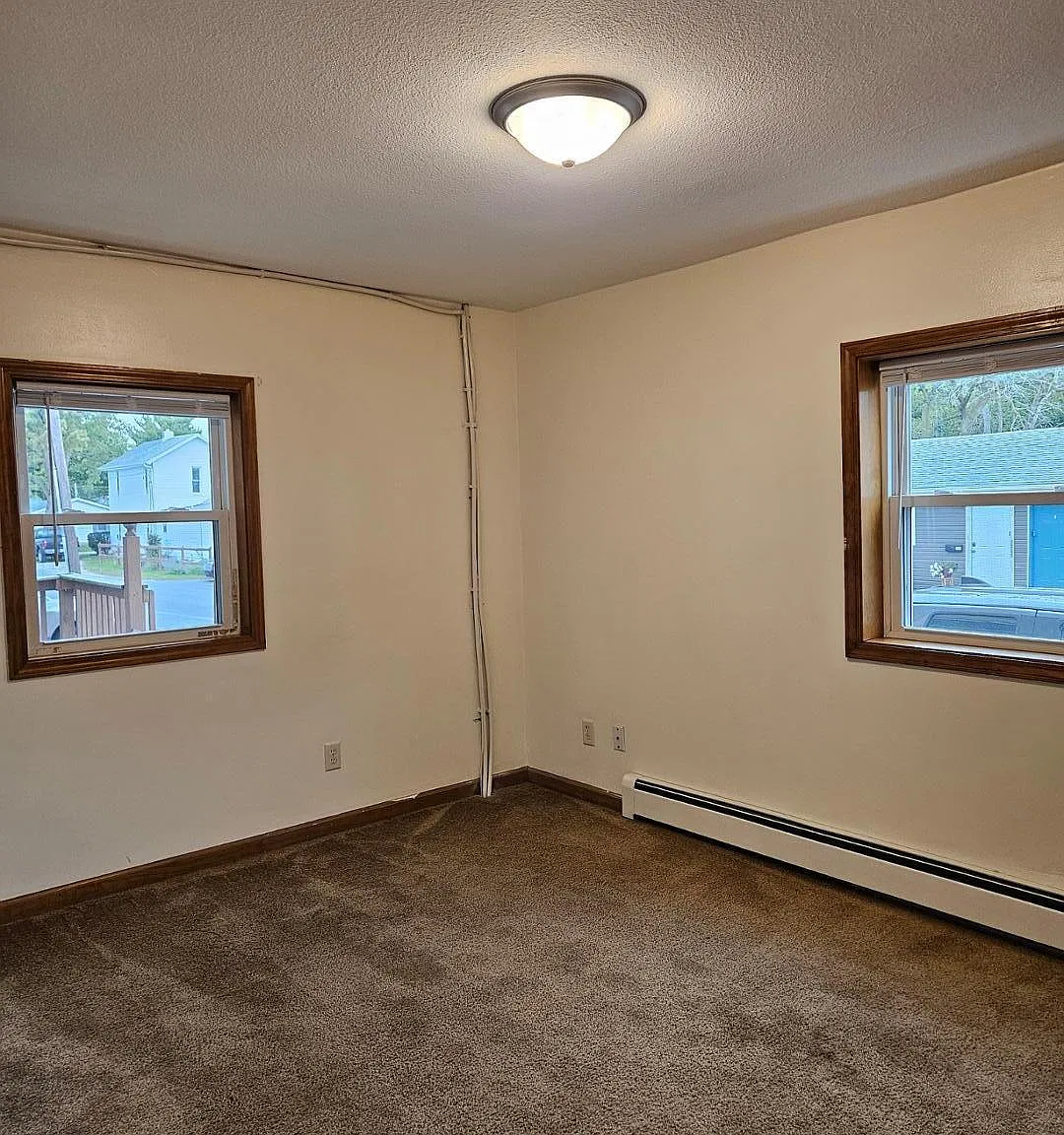 2 bed, 1.0 bath, 700 sqft, $725 — Photo 1