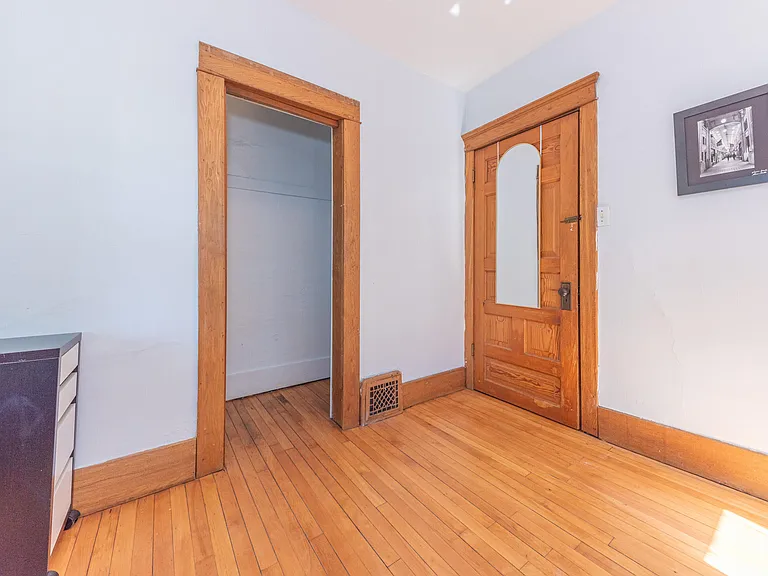 1123 W Huron St — Photo 24
