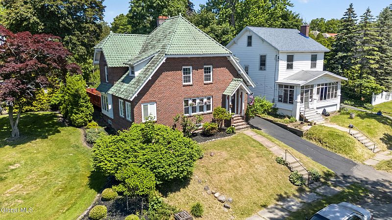4th image of 37 Grant Avenue