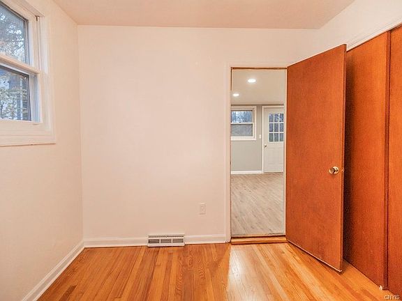 3rd image of 44 Fenner St
