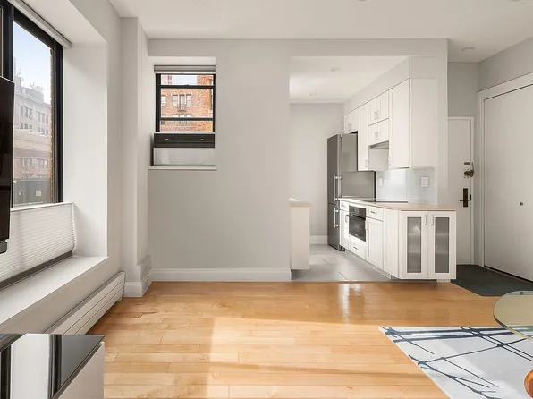 23 E 10th St APT 603, New York, NY 10003