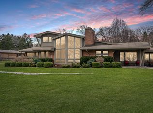 7425 N Beach Ct, Milwaukee, WI 53217