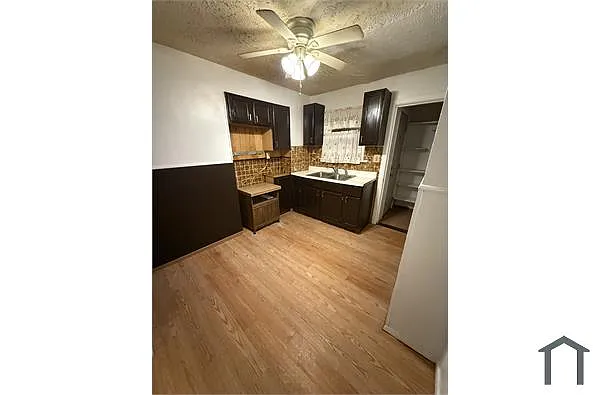 14405 Elm Ave photo 1