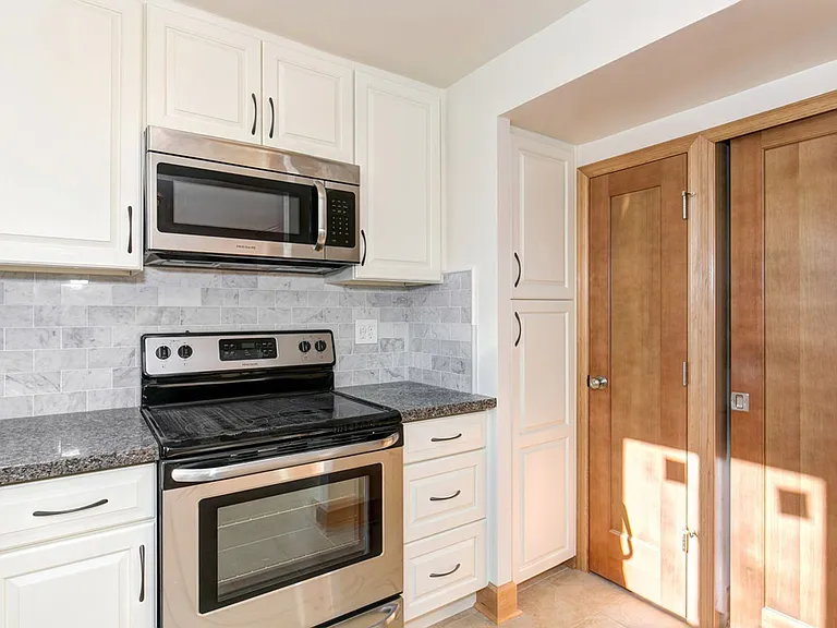Kathwynn Apartments — Photo 7