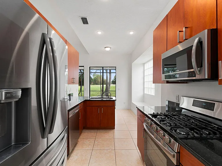 435 SW Jefferson Cir — Photo 19