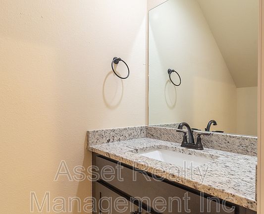 5th image of 902 Warrior Hill Dr #1