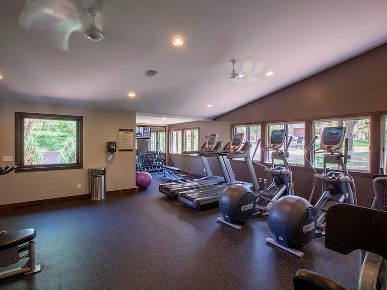 The Woodlands of Minnetonka Apartments — Photo 6