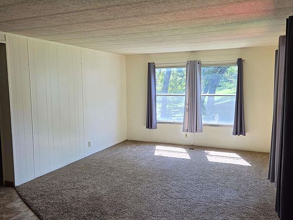 2nd image of 118 SE Willow Way