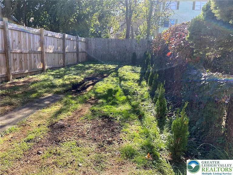 810 Pine St — Photo 7
