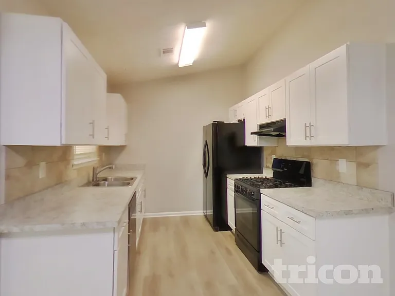 270 Rosewood Dr — Photo 6