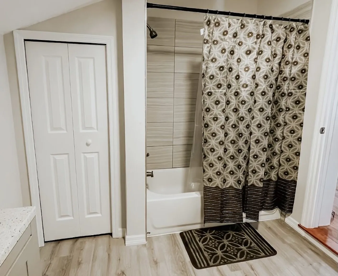 2 bed, 900 sqft, $1,500 — Photo 3