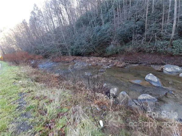 4606 State Highway 208, Marshall, NC 28753