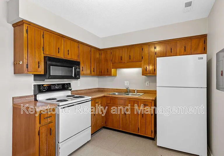 1375 Thompsonville Ln #3 — Photo 9
