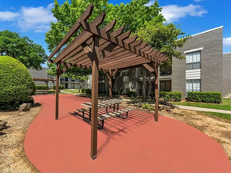 Mission Pointe Club Apartments — Photo 14