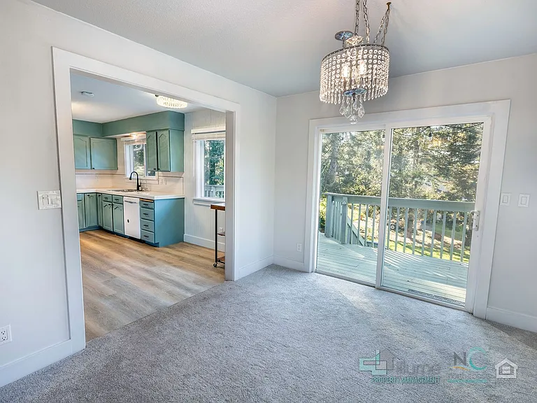 242 Hemlock St — Photo 15