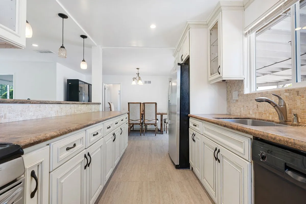 3 bed, 2.0 bath, 1250 sqft, $3,800 — Photo 4