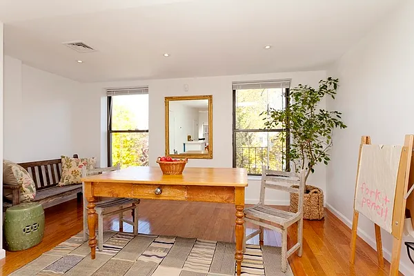 Sold by Brooklyn Bridge | media 1