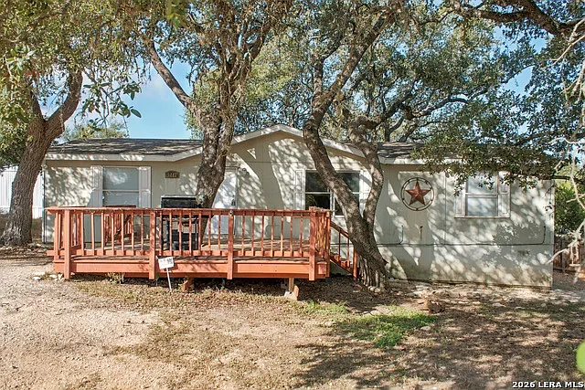 3 bed, 2.0 bath, 1216 sqft, $1,299 — Photo 1