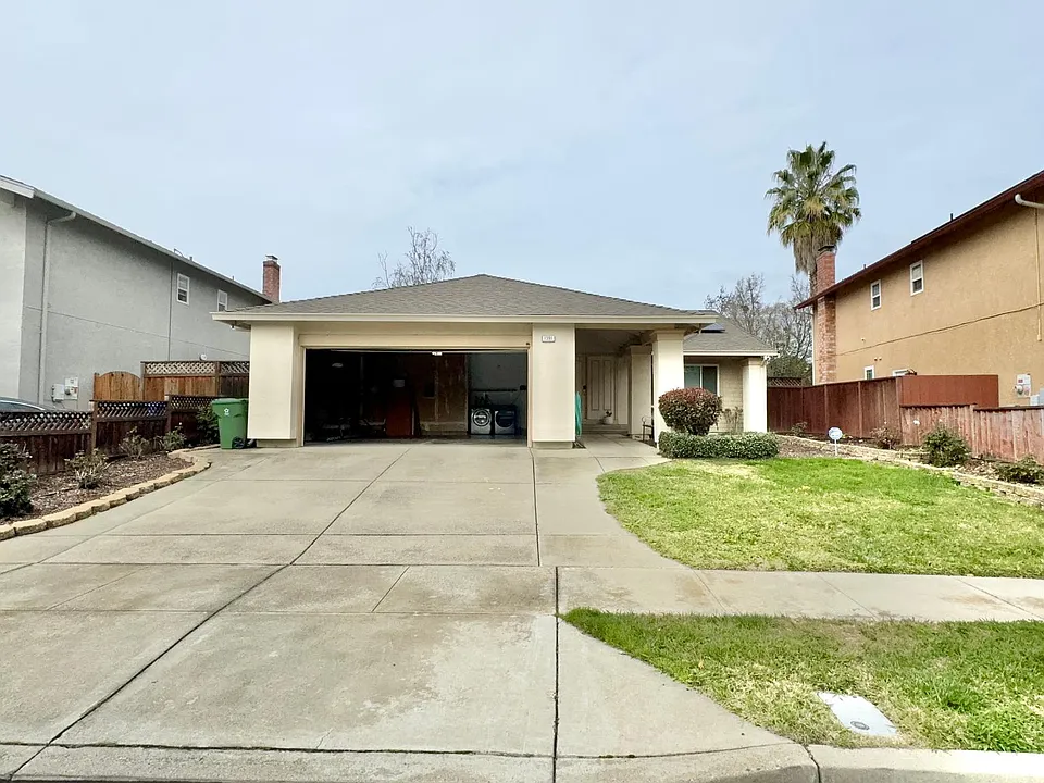 1391 Hardy Pl