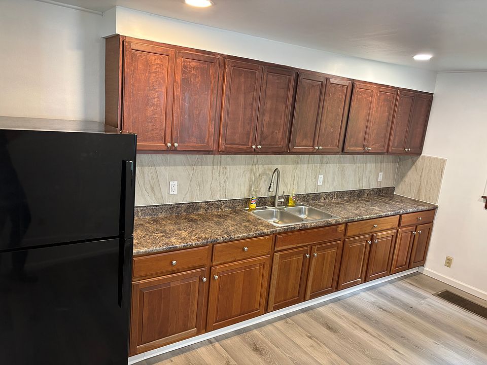 Kitchen cabinets and fridge