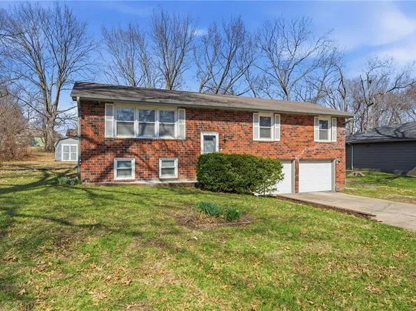 200 E 10th St, Kearney, MO 64060