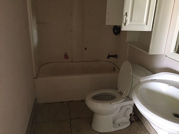 5th image of 145 Schoolview Dr
