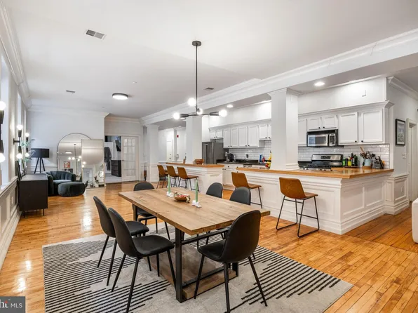 237 Bread St #2, Philadelphia, PA 19106