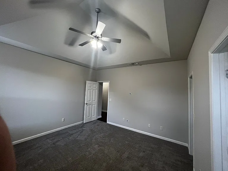 2208 Adkins Cir — Photo 19
