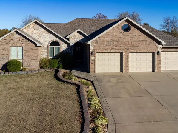 1300 S Hedgewood Drive, Bolivar, MO 65613