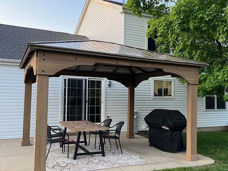 1305 Regent Dr — Photo 2