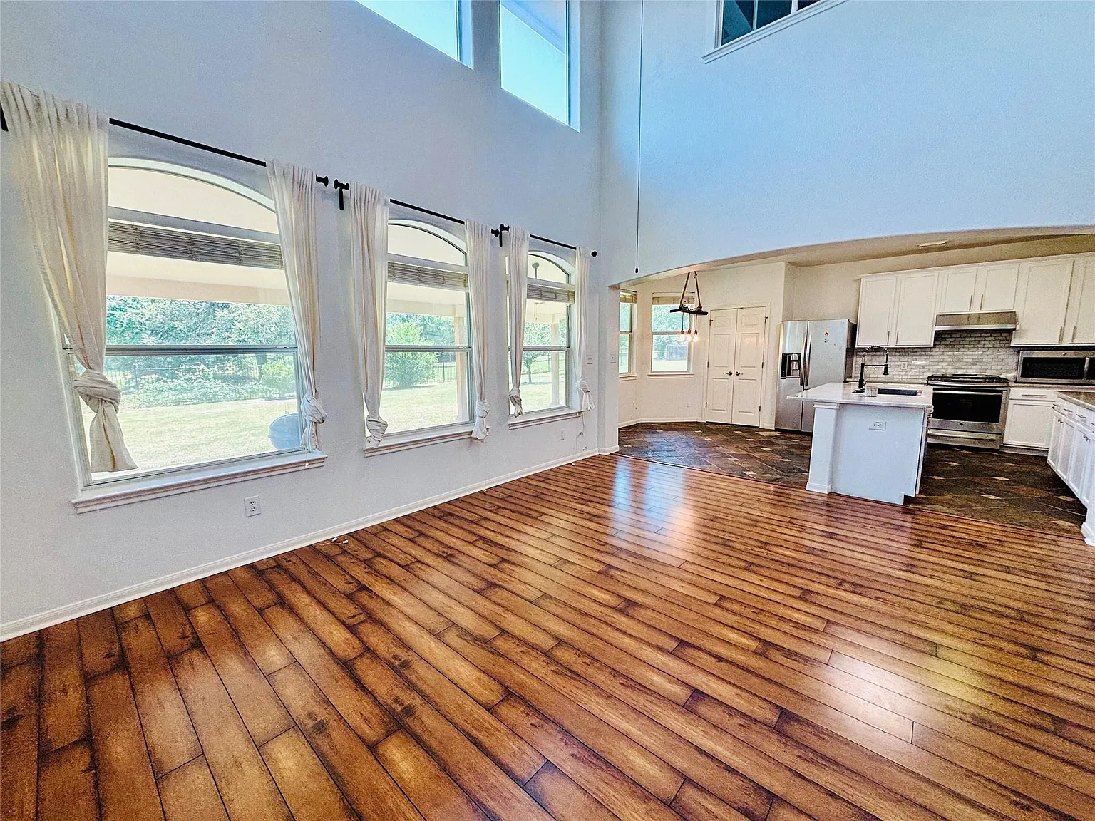 5 bed, 3.0 bath, 2921 sqft, $2,900 — Photo 4