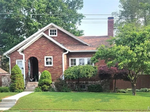 323 W Ross St, Palmyra, MO 63461